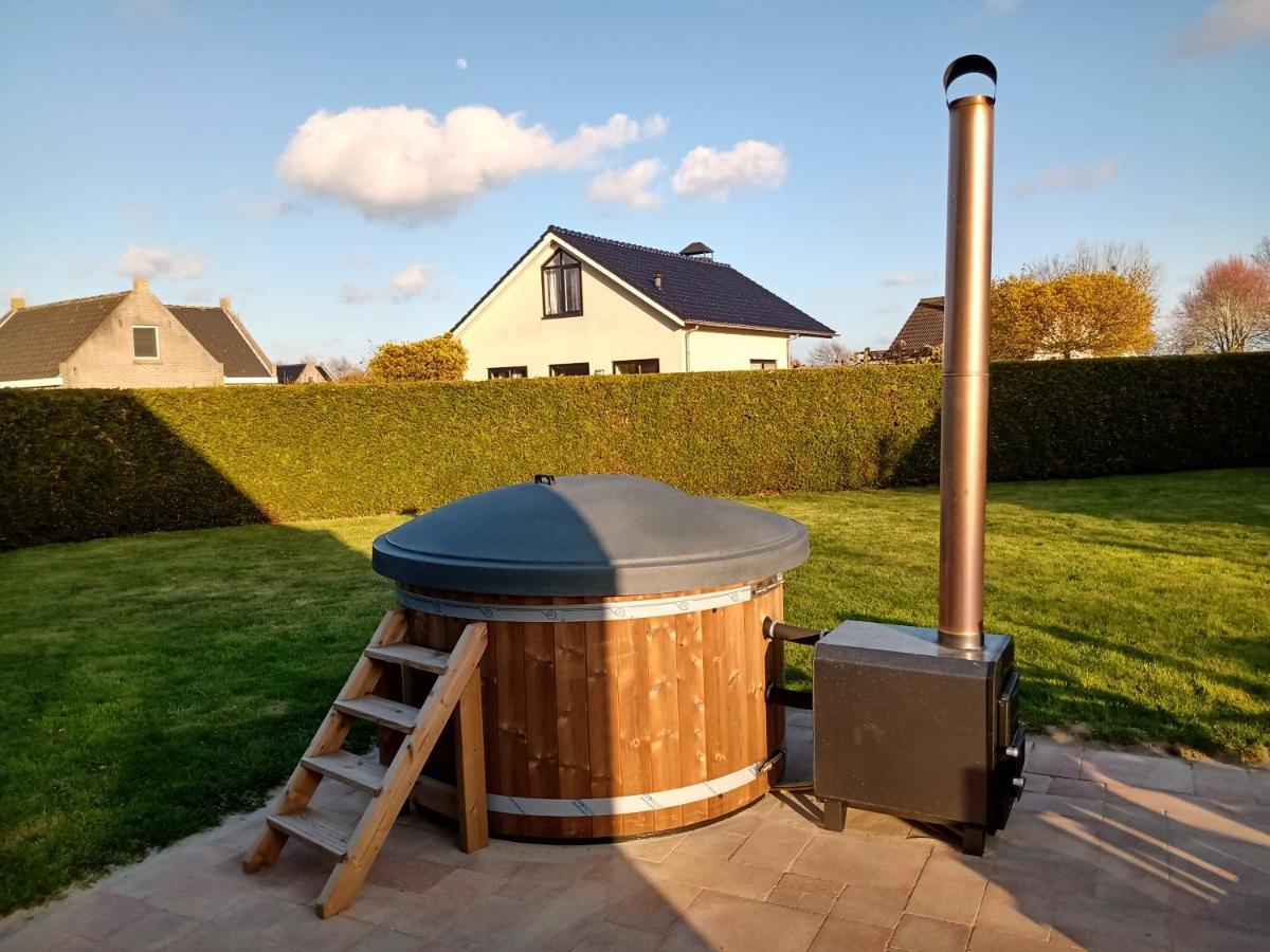 Wellnesshuis Met Hottub, Ligbad En Grote Tuin Villa Tzummarum Eksteriør bilde