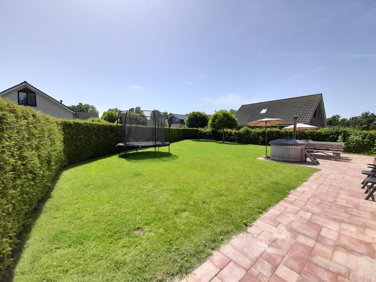 Wellnesshuis Met Hottub, Ligbad En Grote Tuin Villa Tzummarum Eksteriør bilde